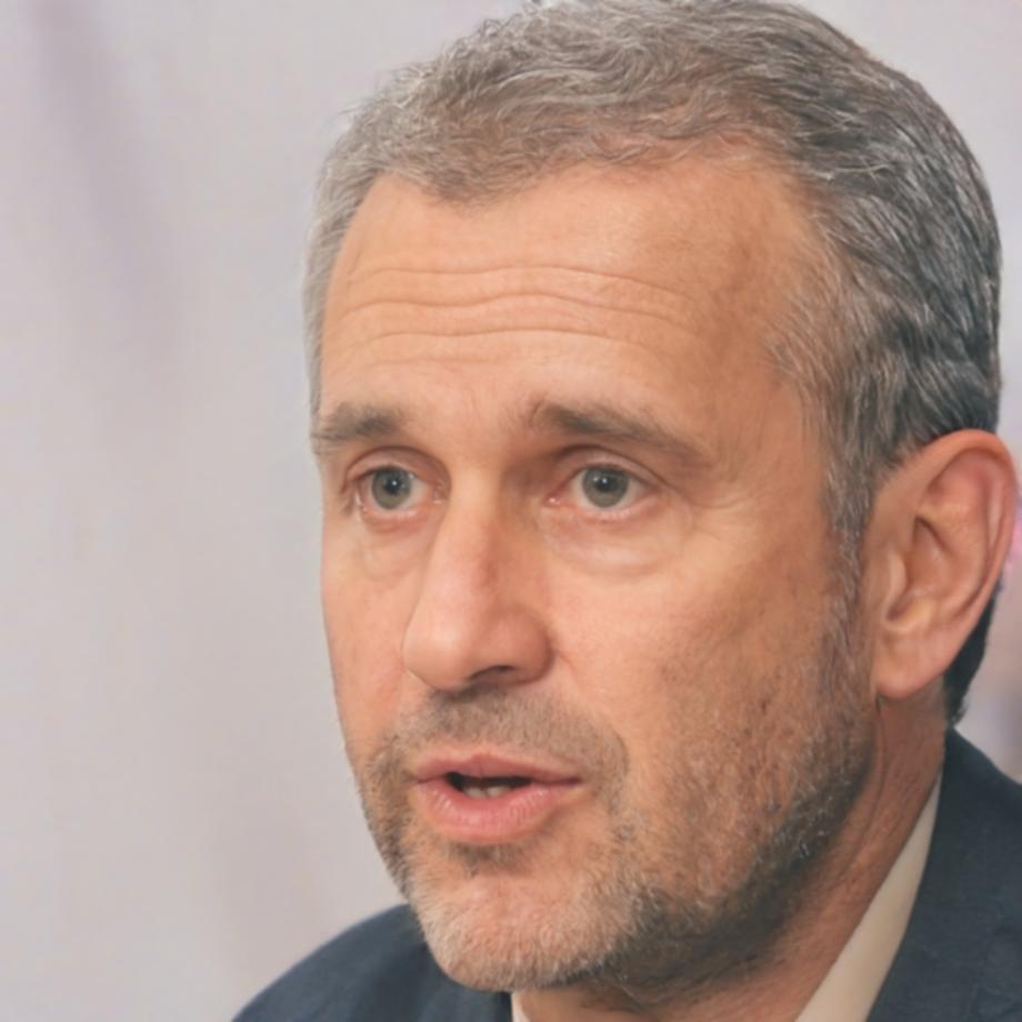 Dr. Matthias Bergmann, Gründer von thoravensaqil